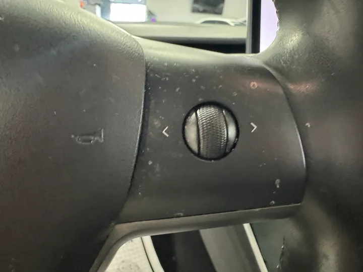 GRAY, 2018 TESLA MODEL 3 Image 18