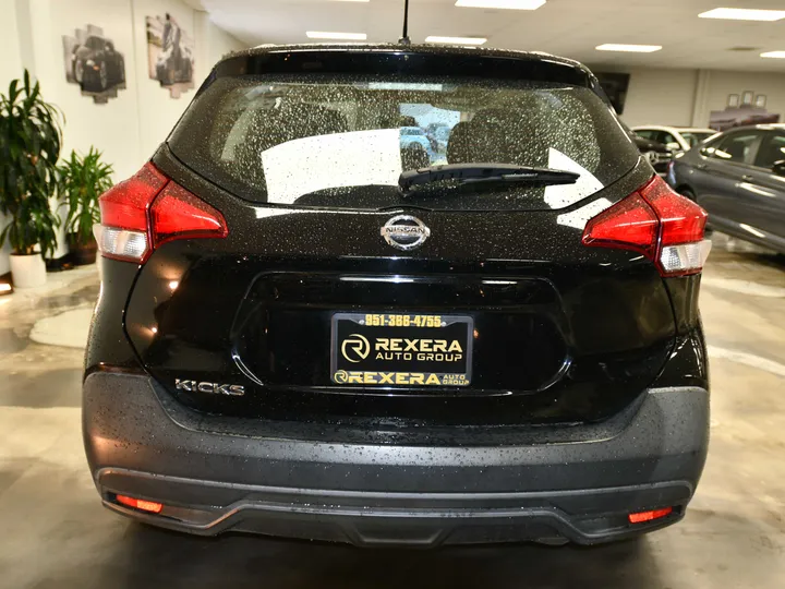 BLACK, 2019 NISSAN KICKS Image 8