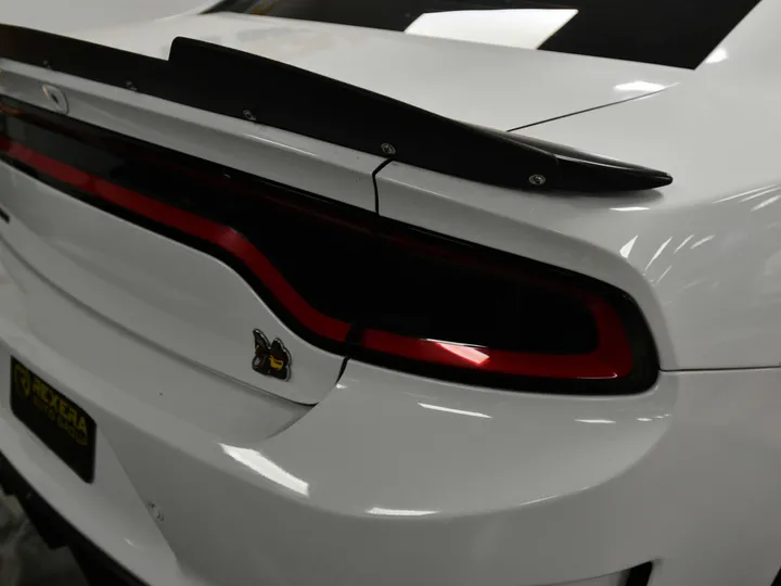 WHITE, 2019 DODGE CHARGER Image 11