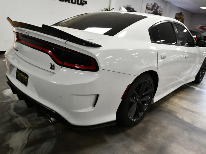 WHITE, 2019 DODGE CHARGER Image 12