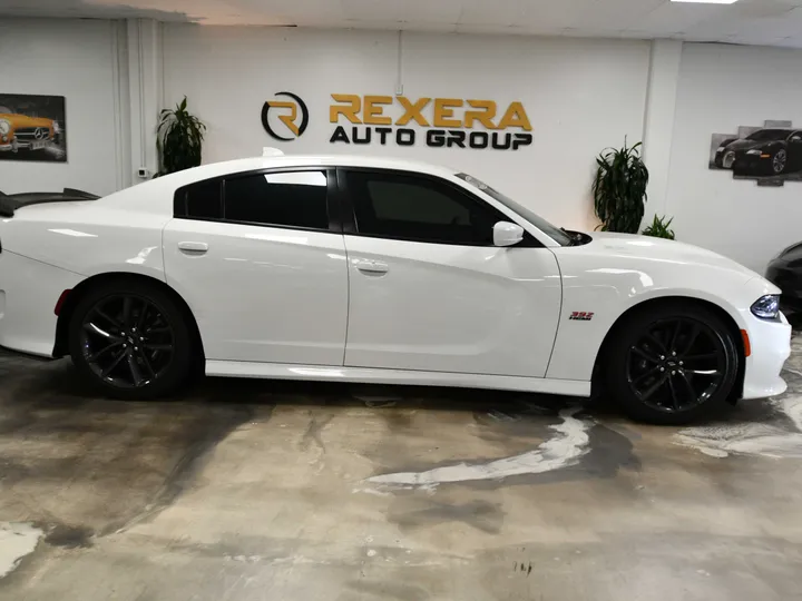 WHITE, 2019 DODGE CHARGER Image 13