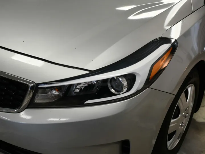 SILVER, 2018 KIA FORTE Image 4