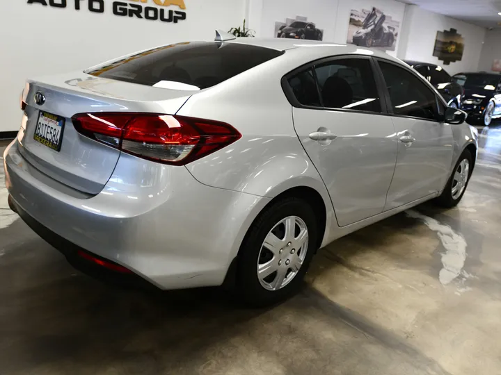 SILVER, 2018 KIA FORTE Image 12