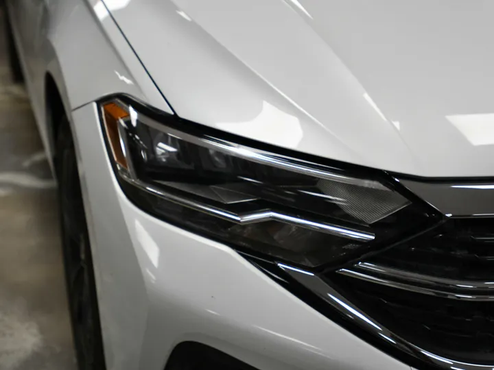 WHITE, 2024 VOLKSWAGEN JETTA Image 3