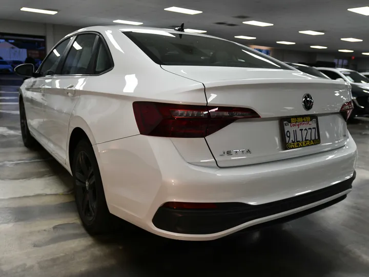 WHITE, 2024 VOLKSWAGEN JETTA Image 8