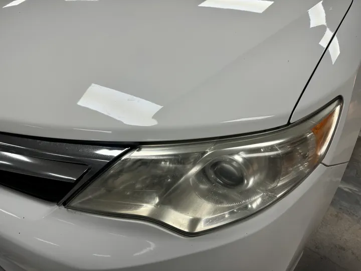 WHITE, 2014 TOYOTA CAMRY Image 3