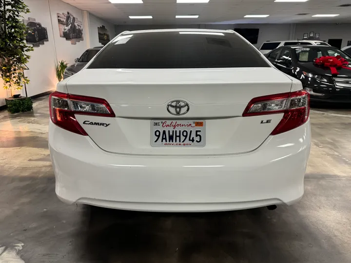 WHITE, 2014 TOYOTA CAMRY Image 11