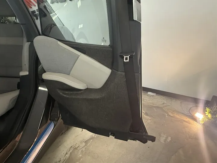BLUE, 2017 BMW I3 Image 24