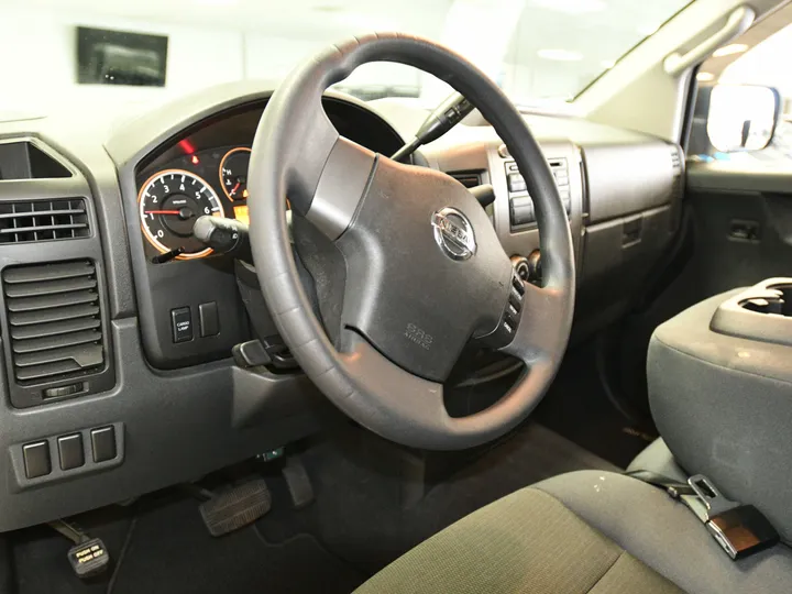 WHITE, 2012 NISSAN TITAN CREW CAB Image 16