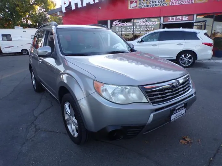 SILVER, 2010 SUBARU FORESTER Image 3