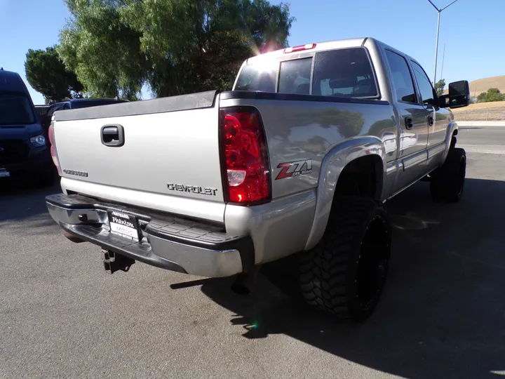 BEIGE, 2005 CHEVROLET SILVERADO 1500 CREW CAB Image 5