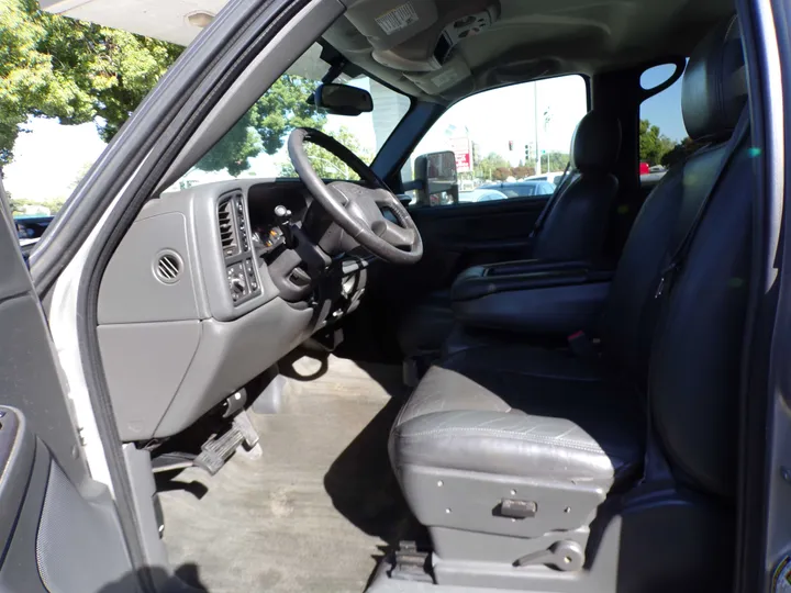 BEIGE, 2005 CHEVROLET SILVERADO 1500 CREW CAB Image 11