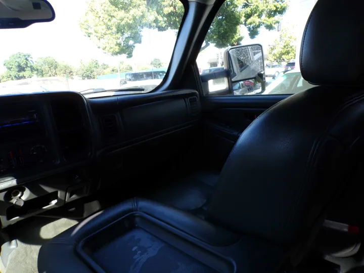 BEIGE, 2005 CHEVROLET SILVERADO 1500 CREW CAB Image 13