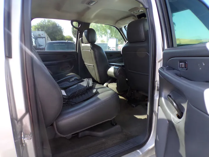 BEIGE, 2005 CHEVROLET SILVERADO 1500 CREW CAB Image 16