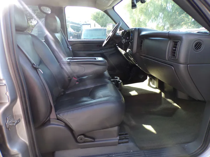 BEIGE, 2005 CHEVROLET SILVERADO 1500 CREW CAB Image 17