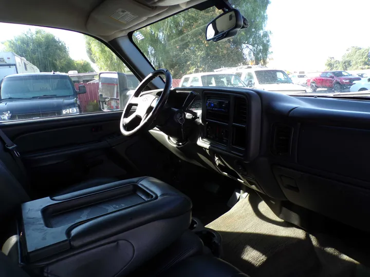 BEIGE, 2005 CHEVROLET SILVERADO 1500 CREW CAB Image 18