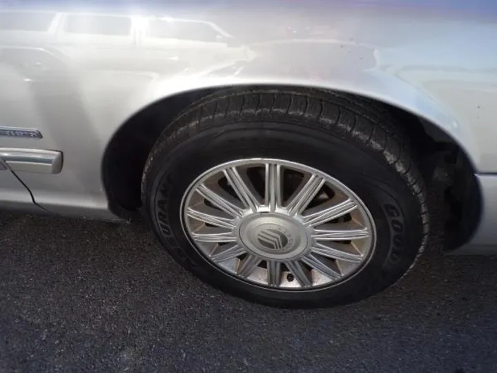 GRAY, 2009 MERCURY GRAND MARQUIS Image 8