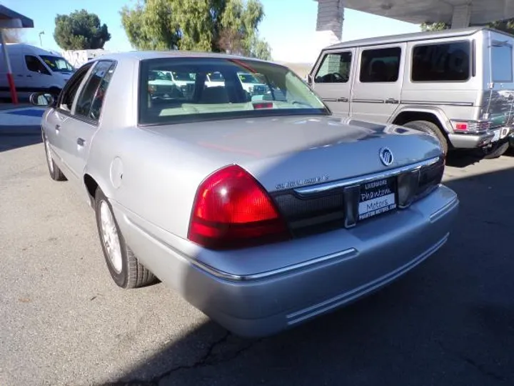 GRAY, 2009 MERCURY GRAND MARQUIS Image 11