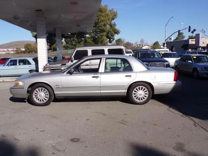 GRAY, 2009 MERCURY GRAND MARQUIS Image 7