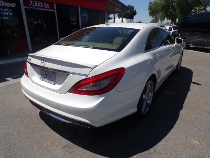 WHITE, 2013 MERCEDES-BENZ CLS-CLASS Image 5