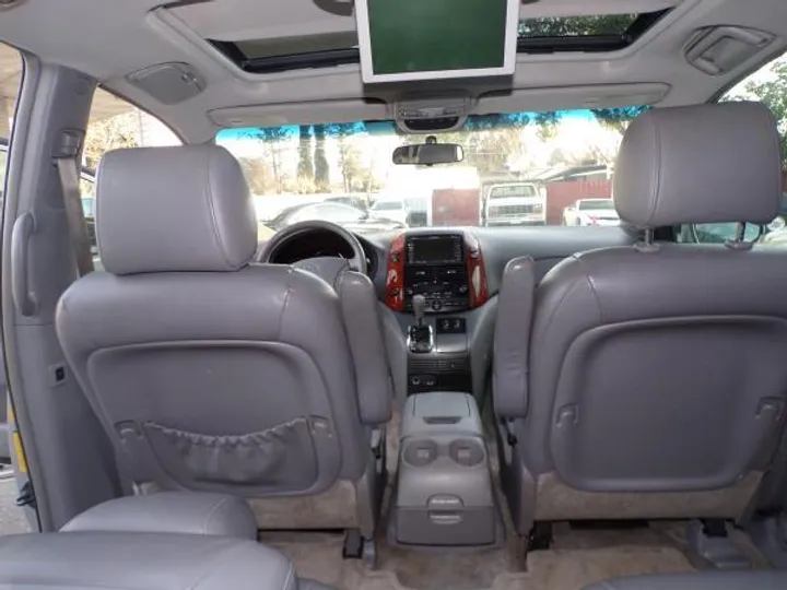 SILVER, 2008 TOYOTA SIENNA Image 13