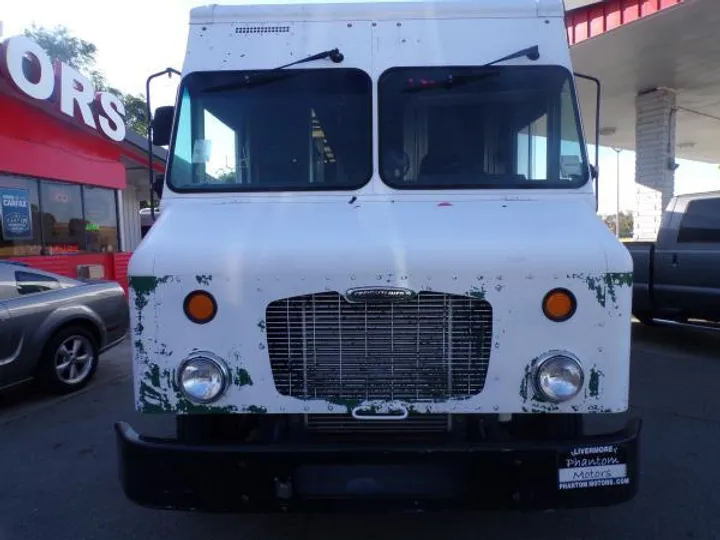 WHITE, 2010 FREIGHTLINER MT45 CHASSIS Image 2