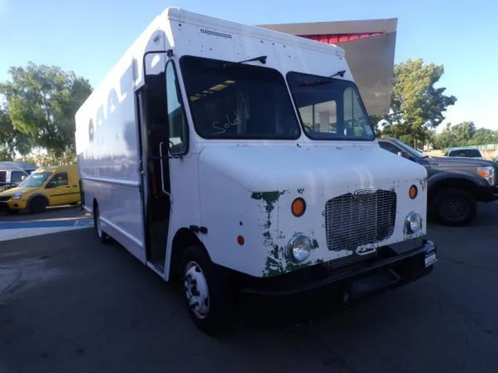 WHITE, 2010 FREIGHTLINER MT45 CHASSIS Image 1