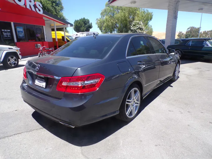 GRAY, 2010 MERCEDES-BENZ E-CLASS Image 5