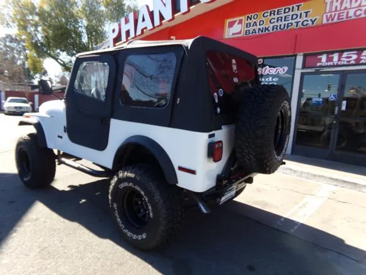 WHITE, 1985 JEEP CJ7 Image 4