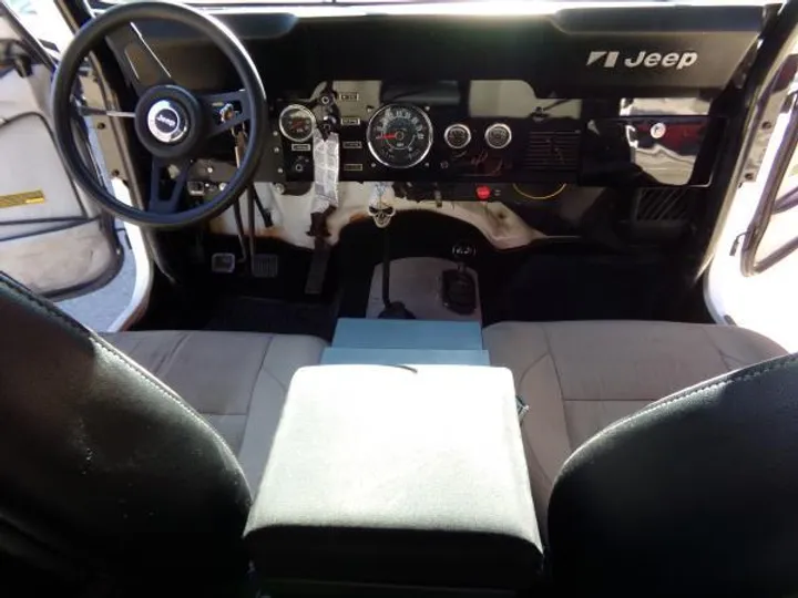 WHITE, 1985 JEEP CJ7 Image 13