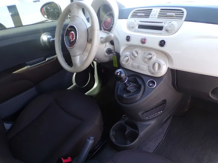 2013 FIAT 500 Image 11