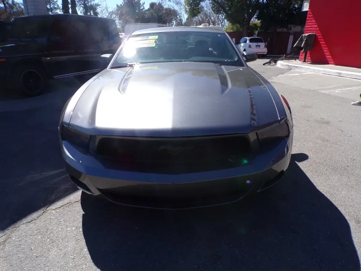 2010 FORD MUSTANG Image 2