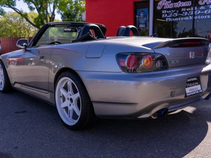 GRAY, 2004 HONDA S2000 Image 4