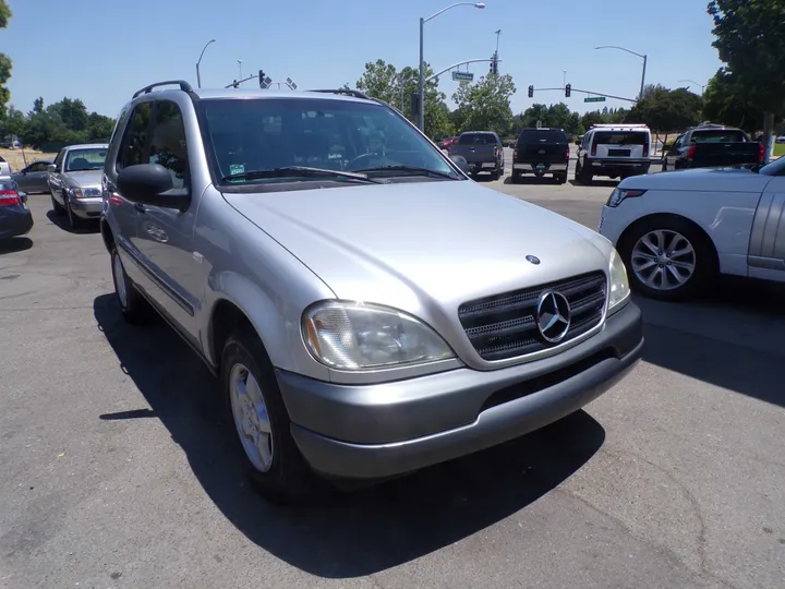 SILVER, 1999 MERCEDES-BENZ M-CLASS Image 1