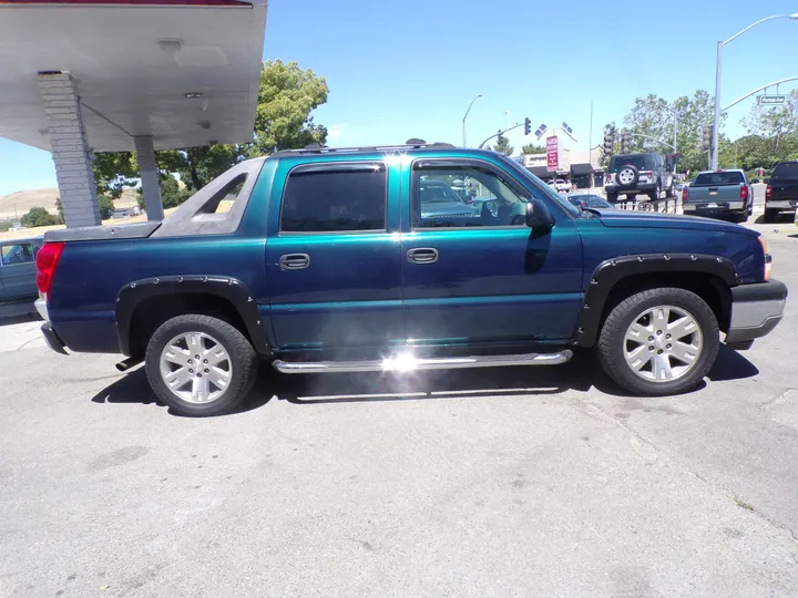 2005 CHEVROLET AVALANCHE 1500 Image 5