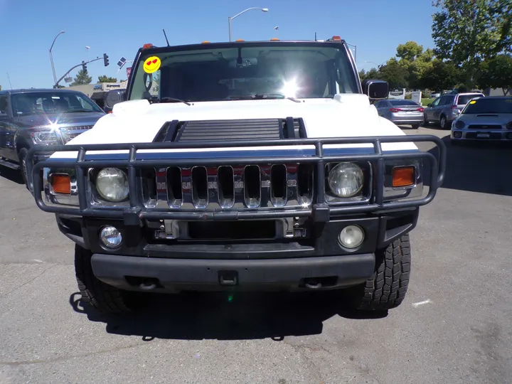 WHITE, 2003 HUMMER H2 Image 2