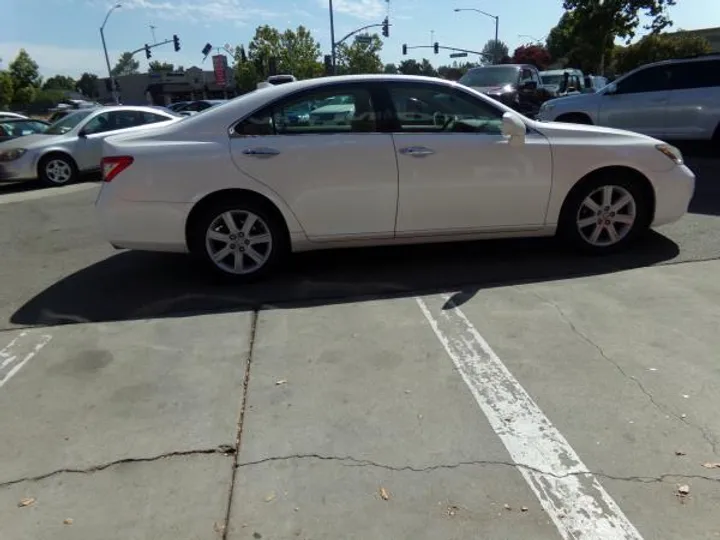 WHITE, 2007 LEXUS ES 350 Image 6