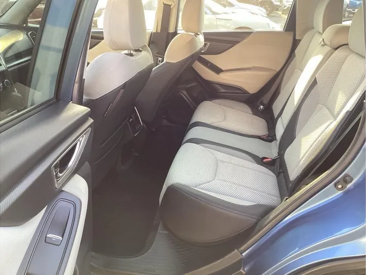 BLUE, 2019 SUBARU FORESTER Image 11