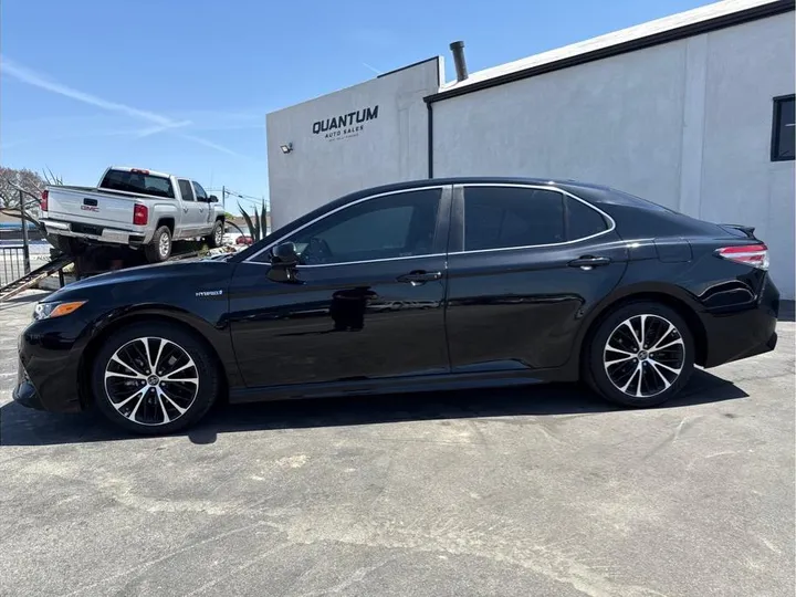BLACK, 2019 TOYOTA CAMRY HYBRID Image 2