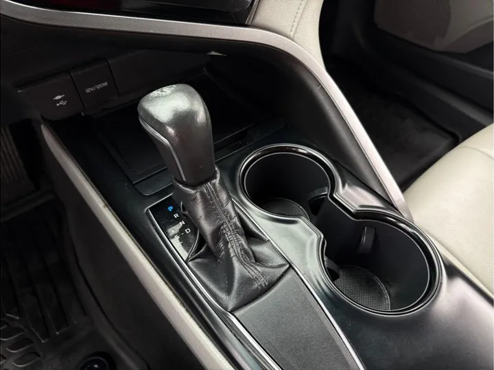 GRAY, 2019 TOYOTA CAMRY Image 18