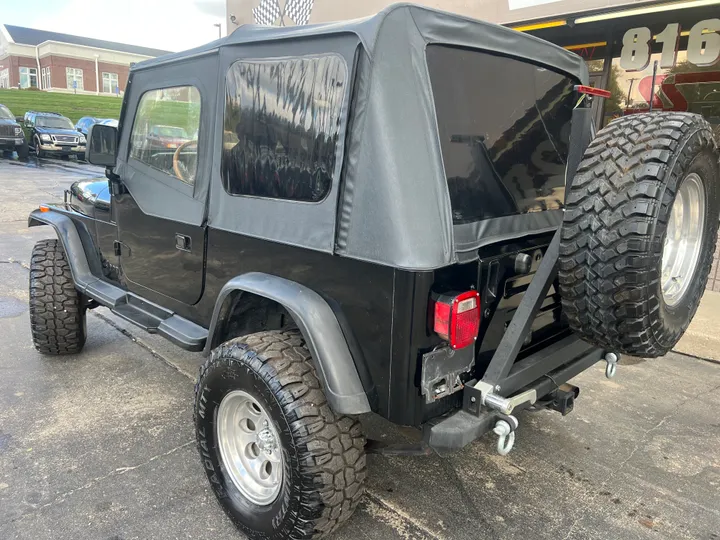 BLACK, 1988 JEEP WRANGLER Image 3