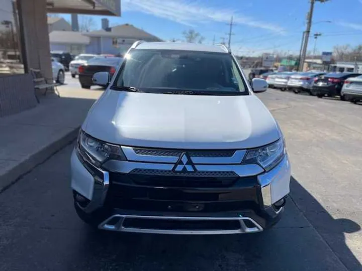 WHITE, 2020 MITSUBISHI OUTLANDER Image 14