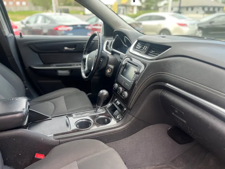 GRAY, 2012 CHEVROLET TRAVERSE Image 15