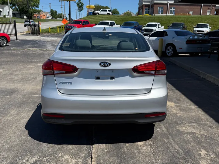 GRAY, 2018 KIA FORTE Image 3