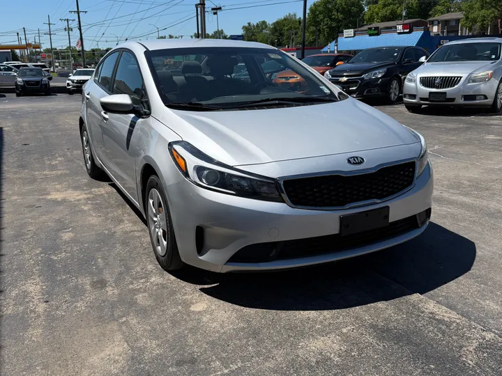 GRAY, 2018 KIA FORTE Image 6