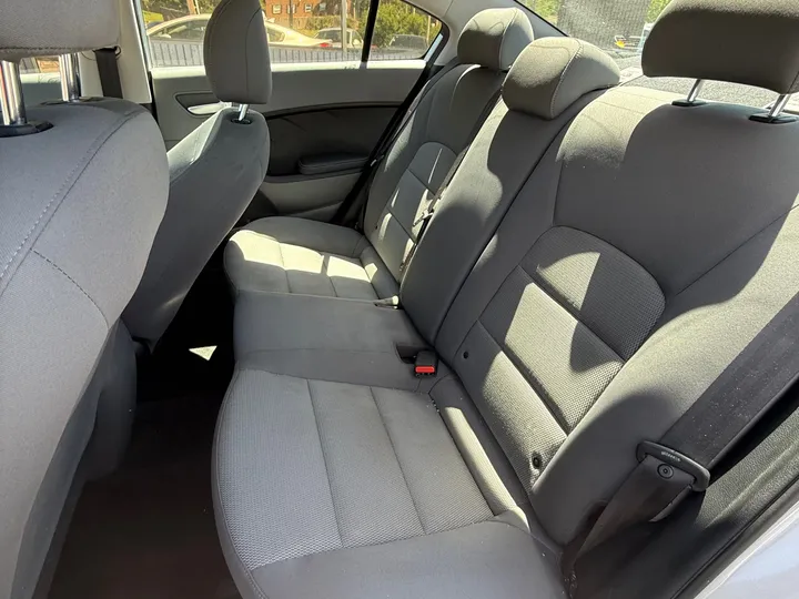 GRAY, 2018 KIA FORTE Image 8