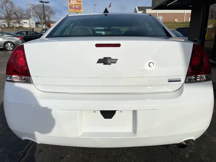 WHITE, 2013 CHEVROLET IMPALA Image 4