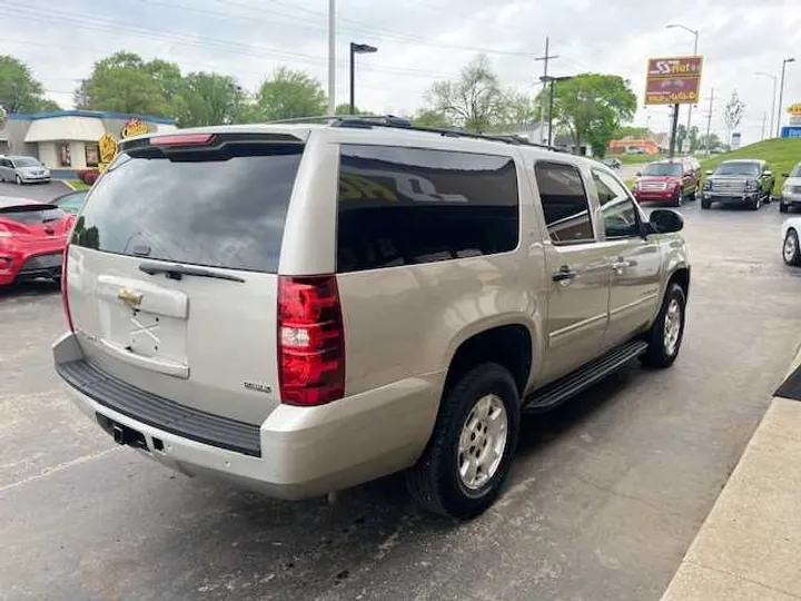 SILVER, 2009 CHEVROLET SUBURBAN 1500 Image 6