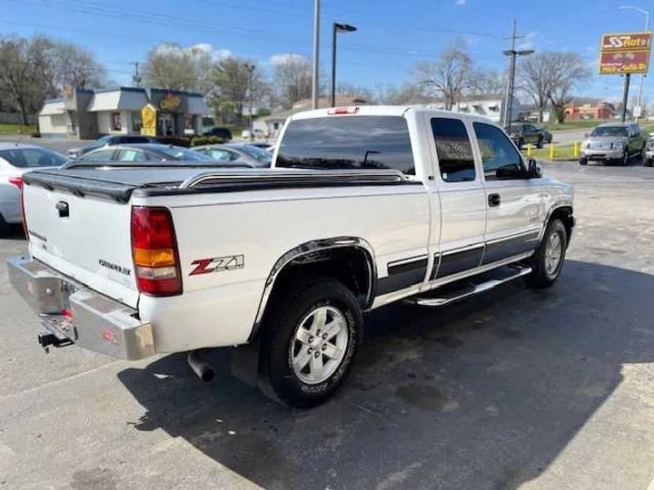 WHITE, 2001 CHEVROLET SILVERADO 1500 EXTENDED CAB Image 12