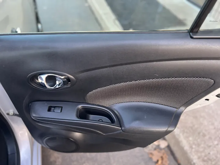 SILVER, 2019 NISSAN VERSA Image 33